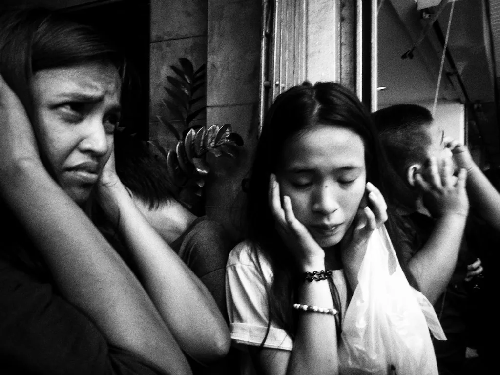 Se venger du bruit de l'appartement du dessus : actions efficaces, preuves et risques légaux